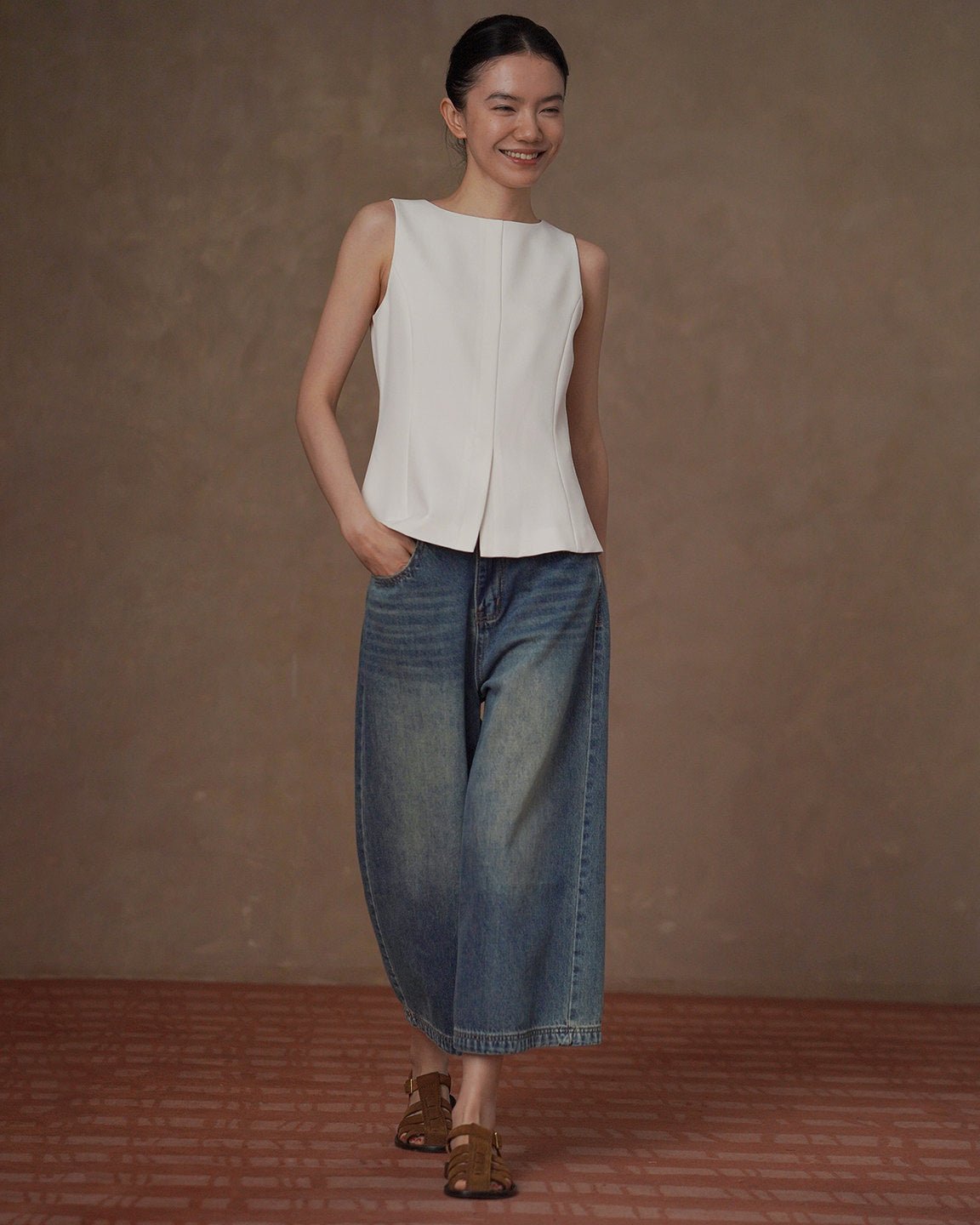 Front Slit Sleeveless Top - atelier hibito