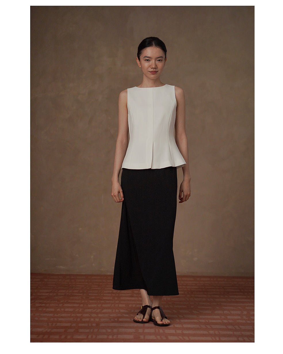 Front Slit Sleeveless Top - atelier hibito