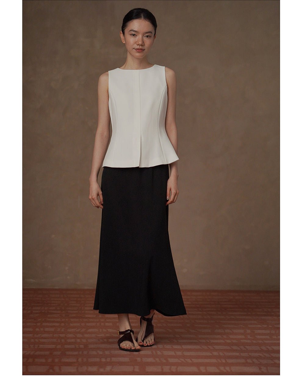 Front Slit Sleeveless Top - atelier hibito