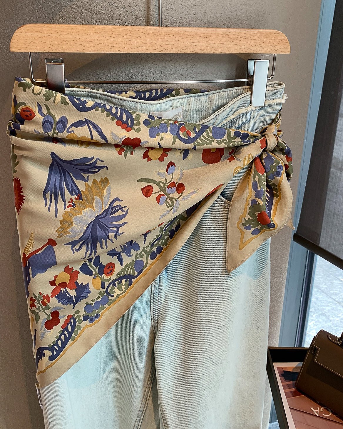 -THE Botanical- Flower Scarf - Beige - atelier hibito