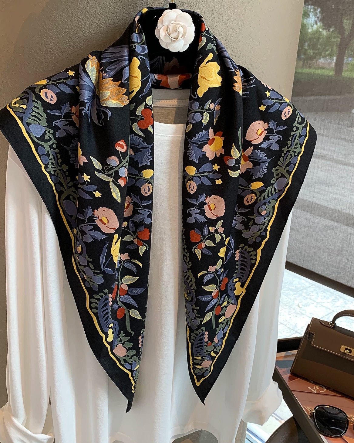 -THE Botanical- Flower Scarf -black - atelier hibito