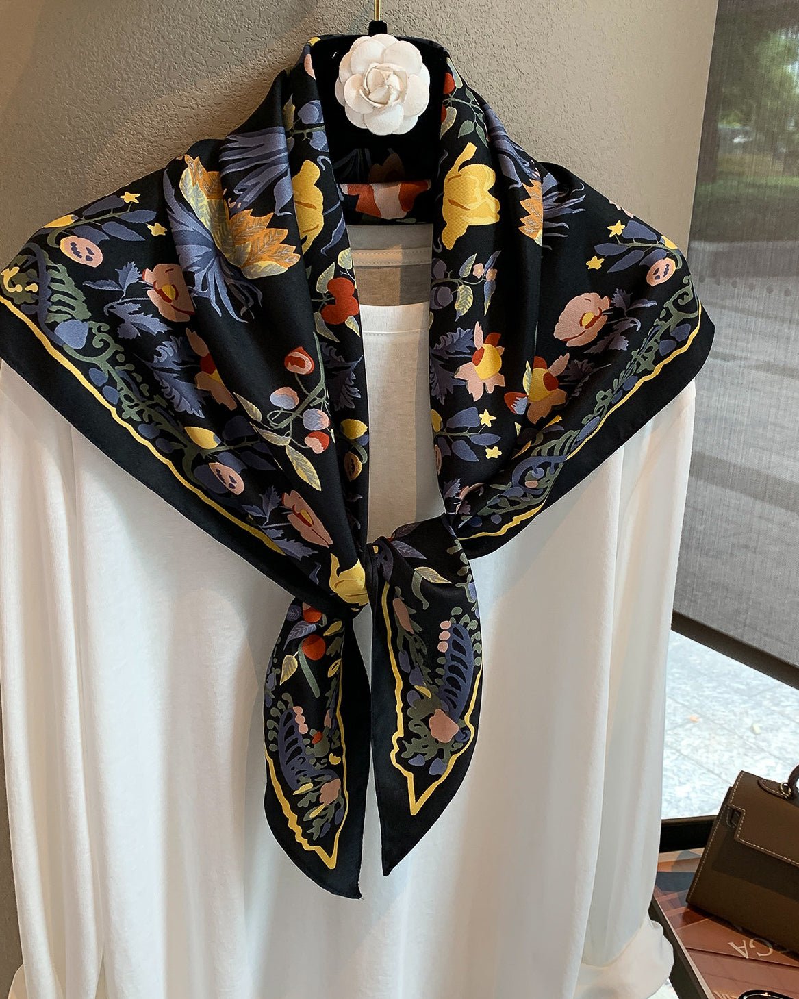 -THE Botanical- Flower Scarf -black - atelier hibito